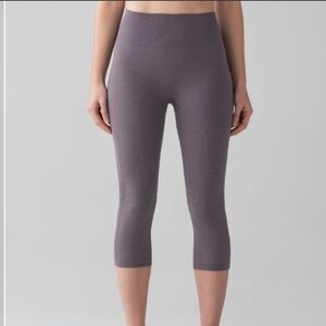 Lululemon Free To Flow Crop (17") Magnum / White